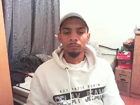Snapshot of 29YOURZ_28_ chatting on 09-17-25, 09:16 29YOURZ 28 online show from 09-17-25, 09:16