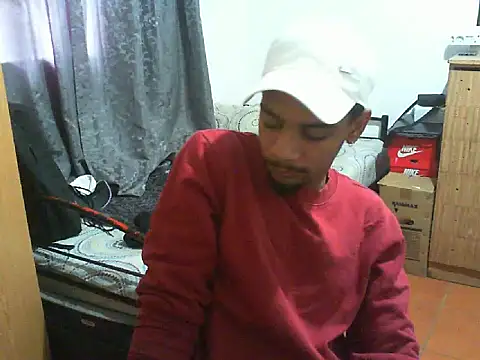 Snapshot of 29YOURZ_28_ chatting on 10-14-25, 12:17 29YOURZ 28 online show from 10-14-25, 12:17