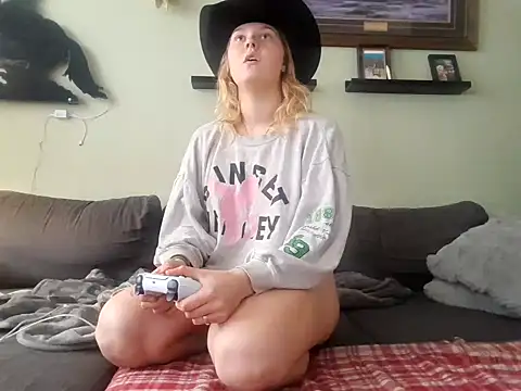 Snapshot of Ryan_and_Aurora chatting on 01-15-25, 11:53 Ryan and Aurora online show from 01-15-25, 11:53