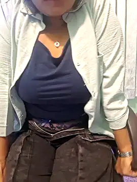 Snapshot of N-Natasha chatting on 12-28-24, 04:30 N-Natasha online show from 12-28-24, 04:30