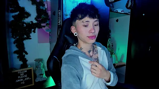 juniior 2311  online show from 03-14-25, 11:23