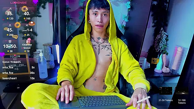 juniior 2311  online show from 03-20-25, 03:04