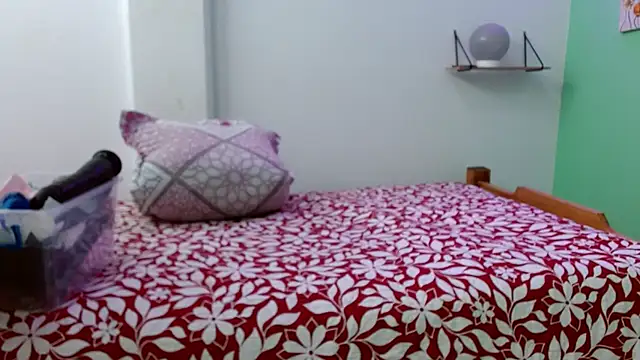 evaleribigtits18 online show from 05-19-26, 01:00
