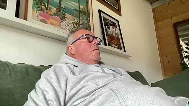 Snapshot of lelohop chatting on 03-31-26, 11:43 lelohop online show from 03-31-26, 11:43