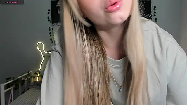 Snapshot of Melissa_babs chatting on 12-23-24, 05:28 Melissa babs online show from 12-23-24, 05:28