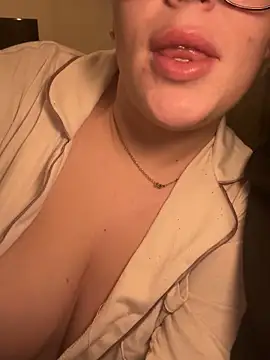 Snapshot of lilylush24 chatting on 01-22-25, 10:05 lilylush24 online show from 01-22-25, 10:05