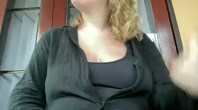 Snapshot of lilylush24 chatting on 02-05-25, 12:31 lilylush24 online show from 02-05-25, 12:31