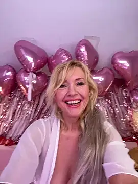 Snapshot of KelliRaid chatting on 02-12-25, 08:16 KelliRaid online show from 02-12-25, 08:16