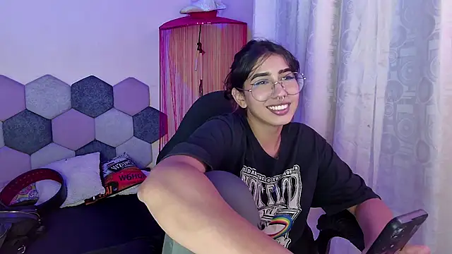Snapshot of Horny_tgn chatting on 05-19-26, 06:25 Horny tgn online show from 05-19-26, 06:25