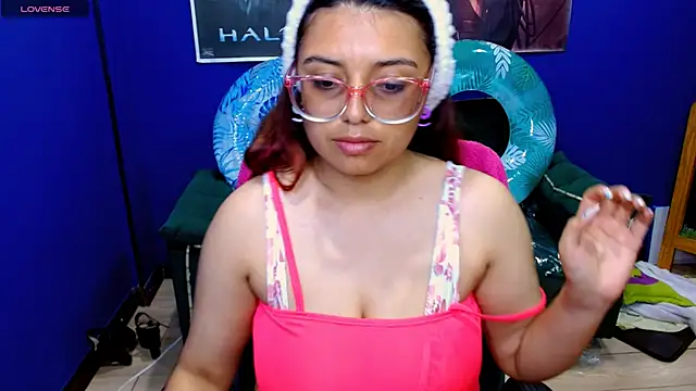Snapshot of X_CHERRY_XX chatting on 03-17-25, 11:54 X CHERRY XX online show from 03-17-25, 11:54