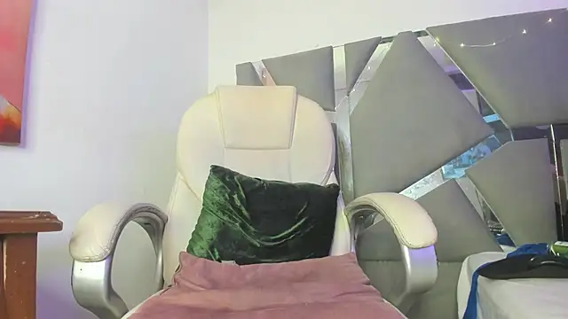 Snapshot of Arii_xxx chatting on 01-18-25, 02:58 Arii xxx online show from 01-18-25, 02:58
