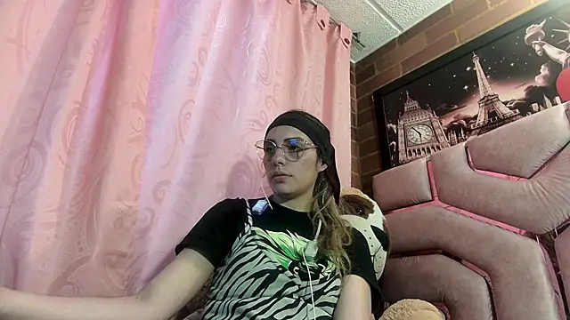 Snapshot of ValeriaLacrozee chatting on 07-16-26, 07:20 ValeriaLacrozee online show from 07-16-26, 07:20