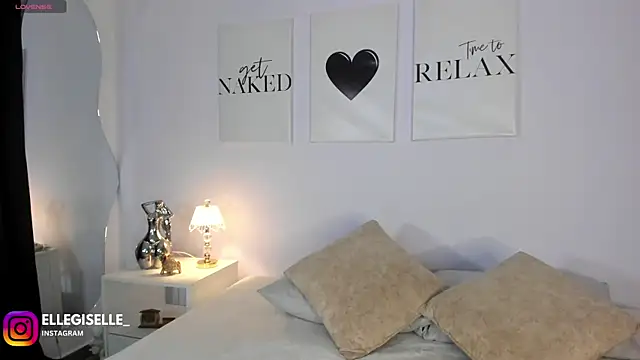 ElleGisellee online show from 05-23-26, 10:30