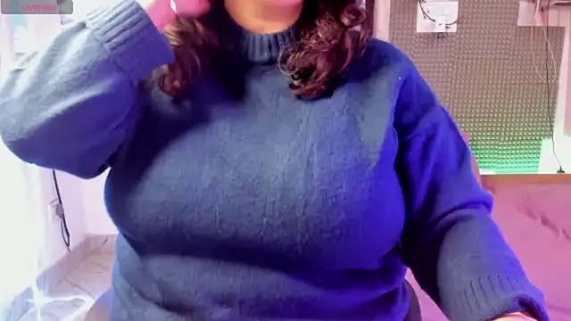 Snapshot of Gulabi_Queen chatting on 12-05-24, 05:06 Gulabi Queen online show from 12-05-24, 05:06