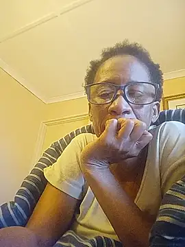 Snapshot of bustybillies chatting on 06-09-26, 02:06 bustybillies online show from 06-09-26, 02:06