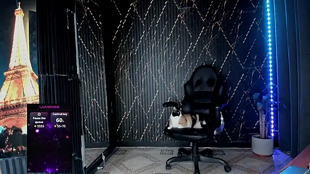 Snapshot of ZhoeStrong chatting on 01-18-26, 02:32 ZhoeStrong online show from 01-18-26, 02:32