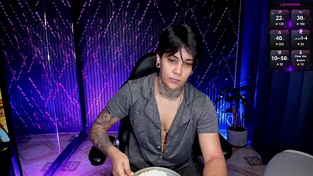 Snapshot of ZhoeStrong chatting on 02-01-26, 08:07 ZhoeStrong online show from 02-01-26, 08:07