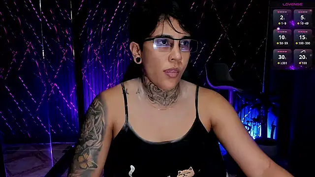 Snapshot of ZhoeStrong chatting on 02-02-26, 10:41 ZhoeStrong online show from 02-02-26, 10:41