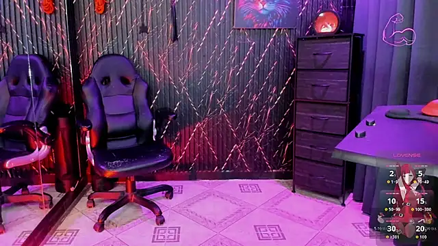 Snapshot of ZhoeStrong chatting on 02-22-26, 11:09 ZhoeStrong online show from 02-22-26, 11:09