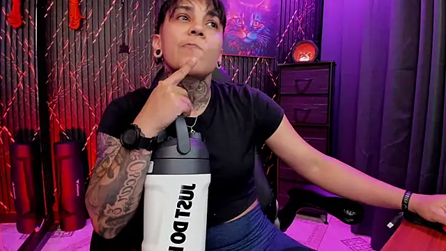 Snapshot of ZhoeStrong chatting on 02-22-26, 11:14 ZhoeStrong online show from 02-22-26, 11:14