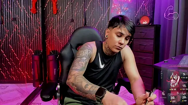 Snapshot of ZhoeStrong chatting on 02-23-26, 09:23 ZhoeStrong online show from 02-23-26, 09:23