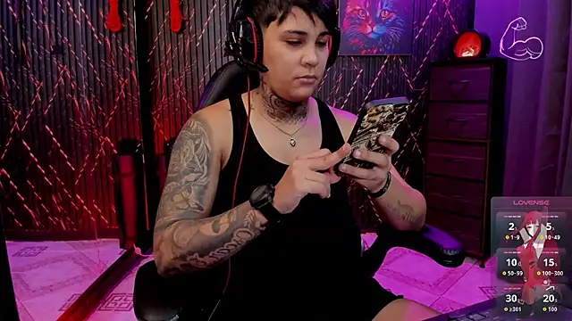 Snapshot of ZhoeStrong chatting on 02-28-26, 06:42 ZhoeStrong online show from 02-28-26, 06:42