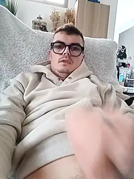 Snapshot of GLouglou19 chatting on 11-02-25, 03:58 GLouglou19 online show from 11-02-25, 03:58