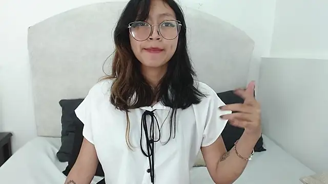 Yommi Winx online show from 12-18-24, 05:26