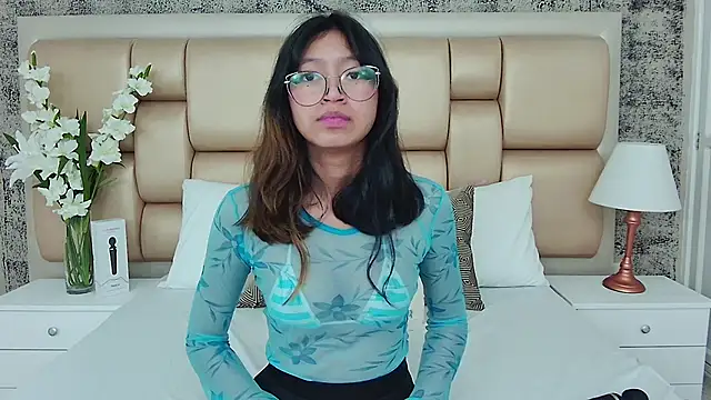 Yommi Winx online show from 12-21-24, 01:15