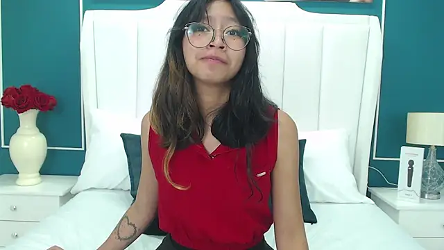 Yommi Winx online show from 12-27-24, 06:24