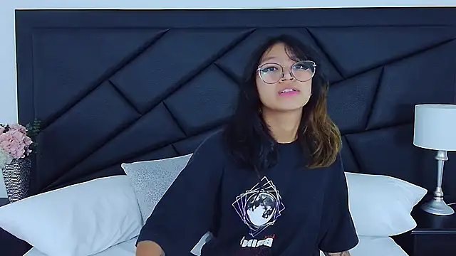 Yommi Winx online show from 12-31-24, 07:10