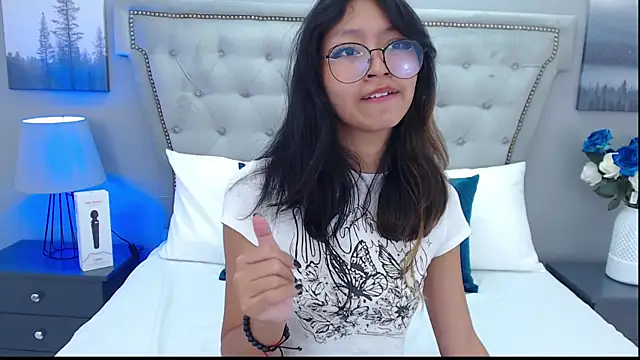 Yommi Winx online show from 03-11-25, 01:59