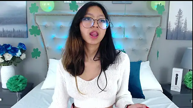 Yommi Winx online show from 03-18-25, 03:53