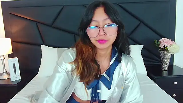 Yommi Winx online show from 03-22-25, 12:25