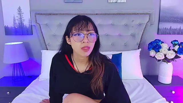 Yommi Winx online show from 09-18-25, 10:56