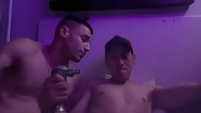 Snapshot of hot_shot_13 chatting on 11-07-25, 10:04 hot shot 13 online show from 11-07-25, 10:04