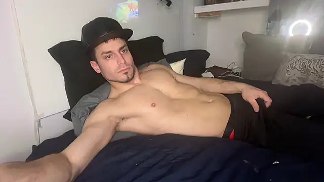 Snapshot of hot_shot_13 chatting on 01-11-26, 06:18 hot shot 13 online show from 01-11-26, 06:18