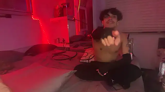 Snapshot of hot_shot_13 chatting on 02-06-26, 09:34 hot shot 13 online show from 02-06-26, 09:34