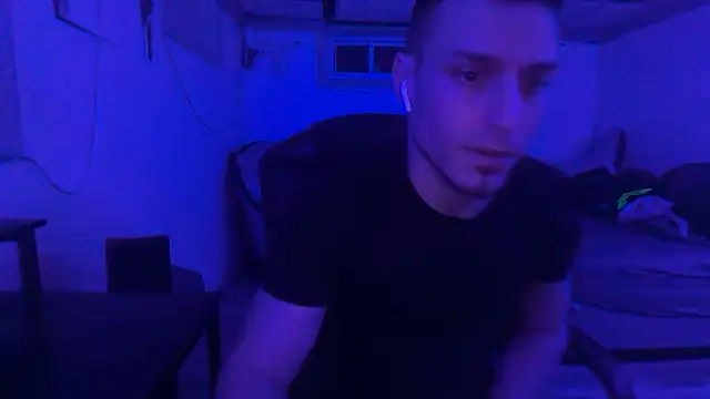 Snapshot of hot_shot_13 chatting on 02-24-26, 06:44 hot shot 13 online show from 02-24-26, 06:44