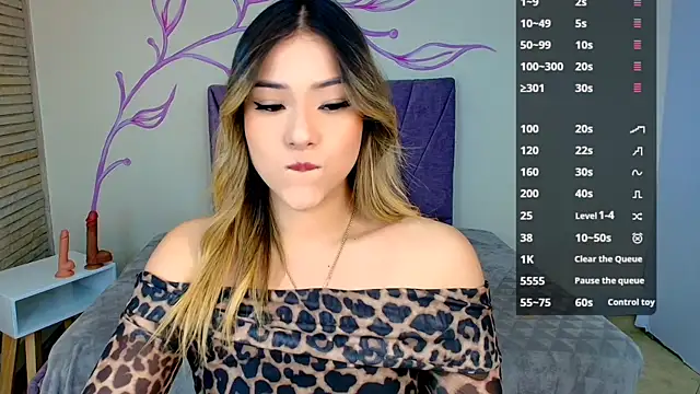 Snapshot of DahliaMoore chatting on 12-22-24, 03:33 DahliaMoore online show from 12-22-24, 03:33