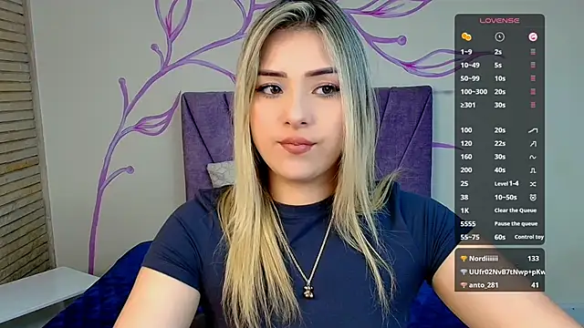 Snapshot of DahliaMoore chatting on 01-14-25, 10:34 DahliaMoore online show from 01-14-25, 10:34