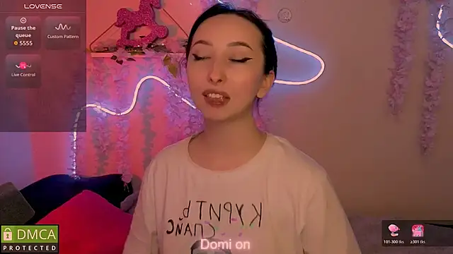 Snapshot of wow_susan chatting on 02-25-26, 02:10 wow susan online show from 02-25-26, 02:10