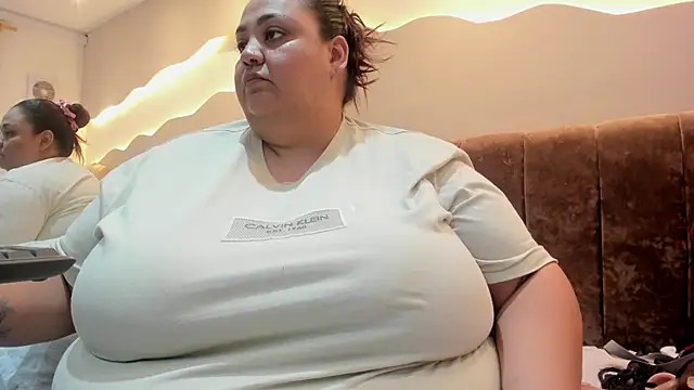 Snapshot of Alisson_am chatting on 06-16-26, 08:11 Alisson am online show from 06-16-26, 08:11