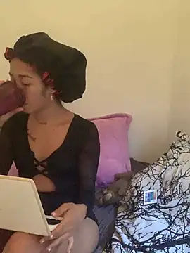 Snapshot of Marielasanchez chatting on 02-25-25, 06:20 Marielasanchez online show from 02-25-25, 06:20