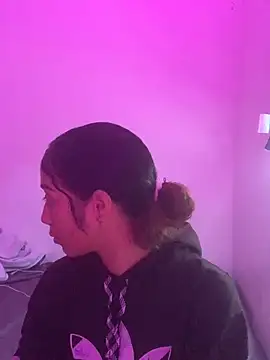 Snapshot of Marielasanchez chatting on 02-28-25, 06:20 Marielasanchez online show from 02-28-25, 06:20