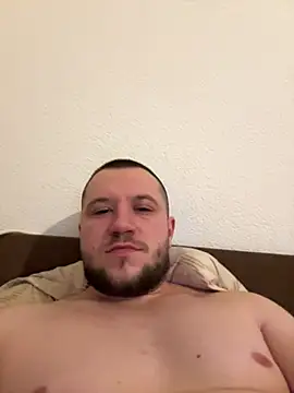 Snapshot of klydick chatting on 12-24-24, 12:11 klydick online show from 12-24-24, 12:11