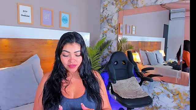 EmaBakker online show from 04-08-26, 04:45