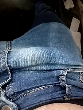 Snapshot of lm279 chatting on 09-18-25, 03:47 lm279 online show from 09-18-25, 03:47