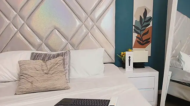 Lana-Gross online show from 03-05-25, 07:49