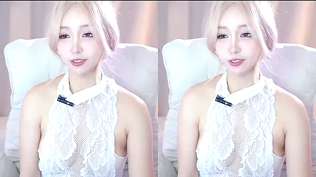 Snapshot of UUKiss_ chatting on 10-24-25, 03:25 UUKiss online show from 10-24-25, 03:25